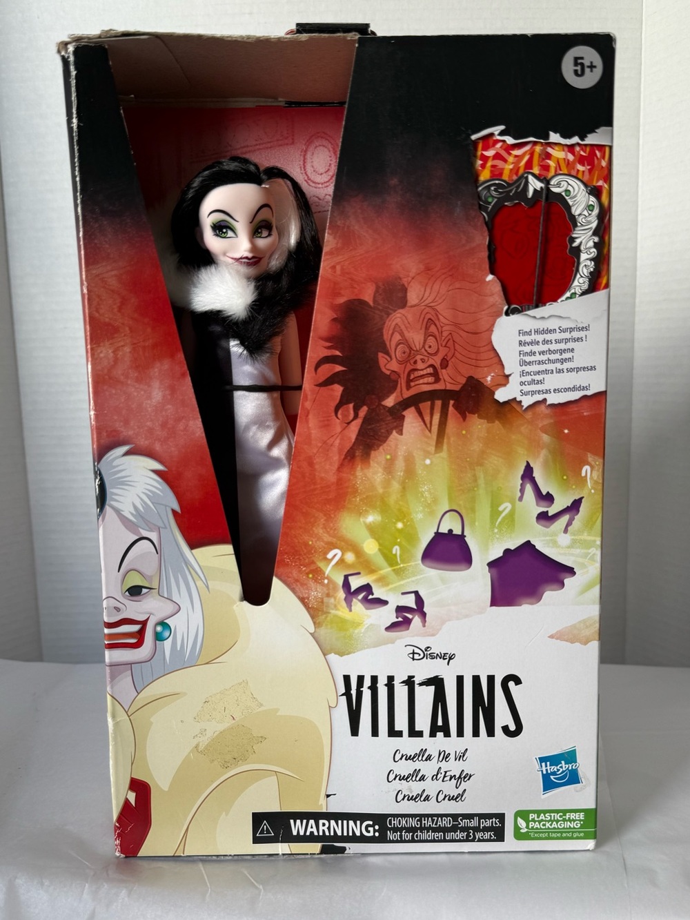 Disney Cruella de Vil Villains Doll - Black, White & Red Box Pieces Included